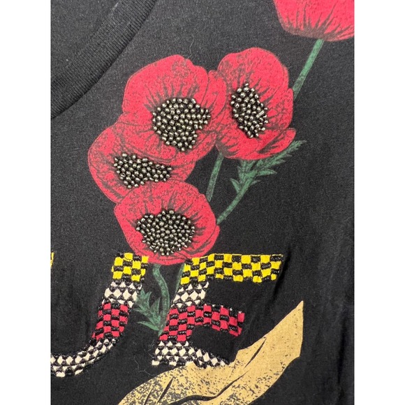 True Religion Womens Black V Neck Graphic T-Shirt Red Poppies Feathers Beaded XS - Picture 3 of 13